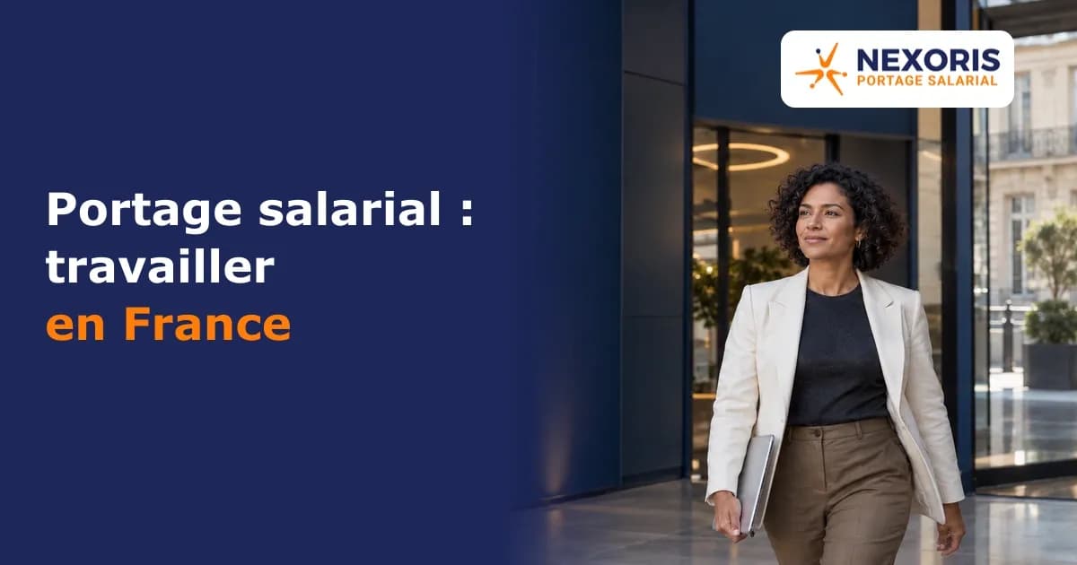 Une consultante rejoint un rendez-vous client, ordinateur sous le bras. Titre : Portage salarial : travailler en France.