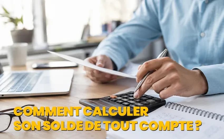 Personne utilisant une calculatrice pour vérifier les montants figurant sur le solde de tout compte.