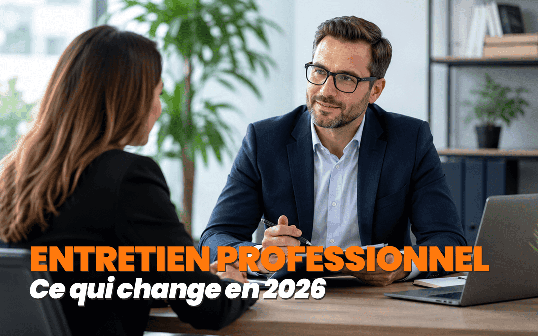 Manager et collaboratrice en entretien professionnel 2026 dans un bureau moderne pour discuter de l'évolution de carrière.