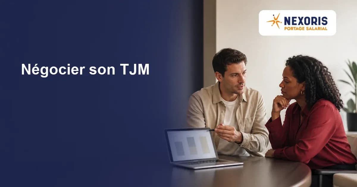 Consultant et cliente échangeant sur une comparaison de TJM sur ordinateur.